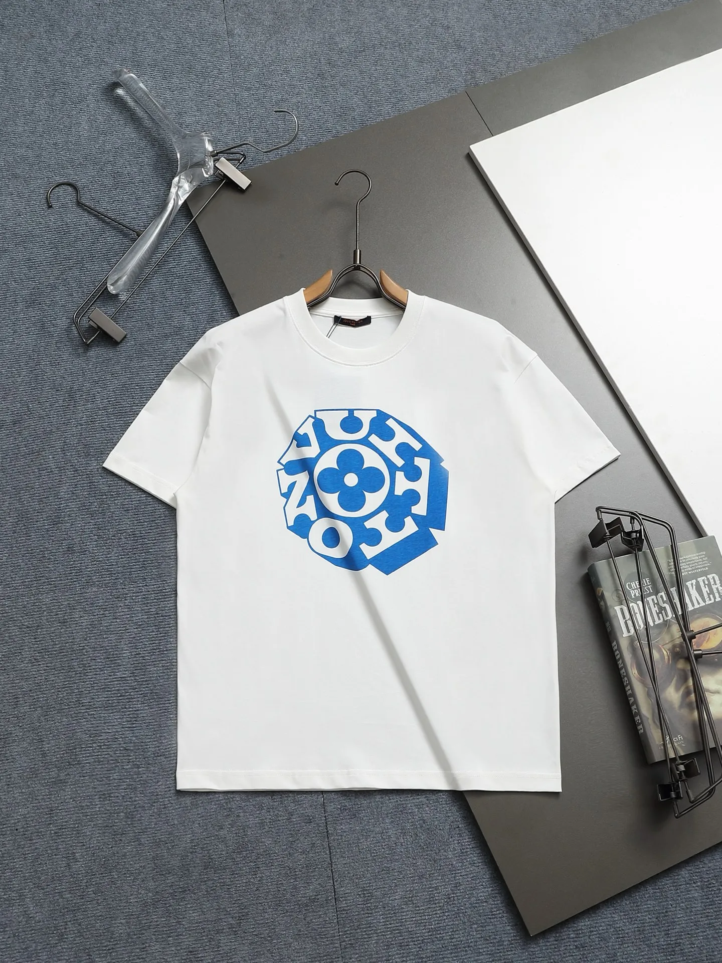 🅿️170 LV Louis Vuitton 25ss spring and summer printed short T series -1v Yayoi Kusama series pumpkin 🎃 pattern round neck short-sleeved T-shirt made of 32-count double yarn pure cotton 240g, washed at high temperature, will not shrink or fade. Comfortable to the touch, super texture❤️ Back-stitched cuff design, yellow back-mark embellishment, and a full set of accessories. A must-have for trendy men and trendy women, the classic drop-shoulder slightly wide version is available exclusively from stock!         ⚠️Only make high quality products, reject junk goods!  -Color: White Black -Size: XS S M L -Crowd: Unisex